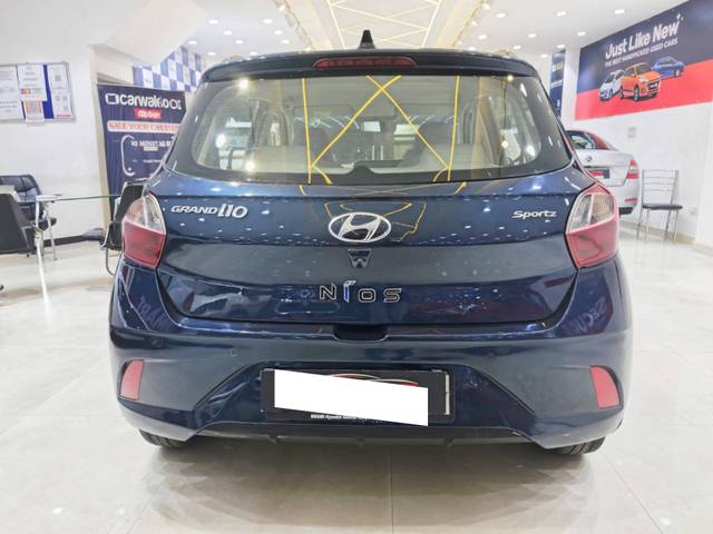 https://images10.gaadi.com/usedcar_image/4539903/original/processed_f99f4ec59bea5cb0b356f580573bc3b1.jpg?imwidth=6402