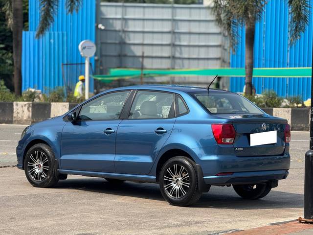 https://images10.gaadi.com/usedcar_image/4539907/original/processed_e1c50500-2a13-4dad-9c12-f230f01469be.jpg?imwidth=6402