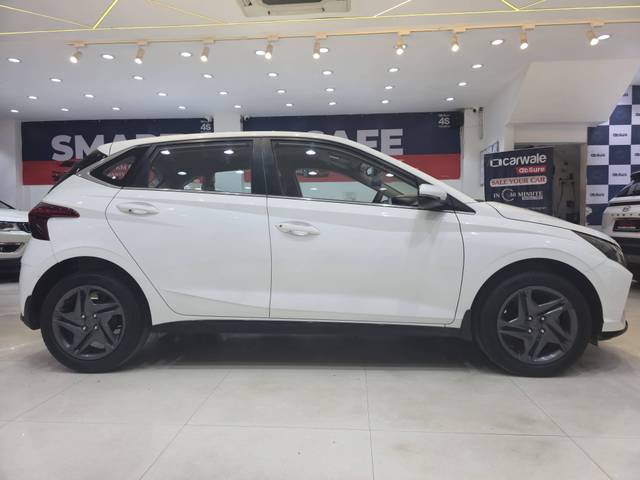 https://images10.gaadi.com/usedcar_image/4539918/original/processed_1e61961c22c2c973627913911993a464.jpg?imwidth=6401