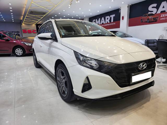 https://images10.gaadi.com/usedcar_image/4539918/original/processed_e8d446519a824292675776678c9651b8.jpg?imwidth=6400