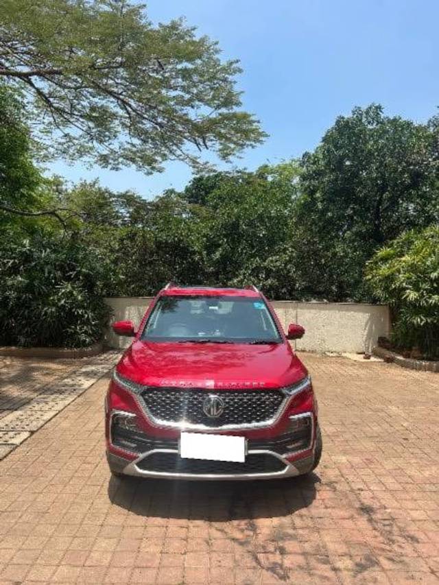 https://images10.gaadi.com/usedcar_image/4539920/original/processed_68e3191d-4c90-4b15-bcff-5bdadd5e81b2.jpeg?imwidth=6402
