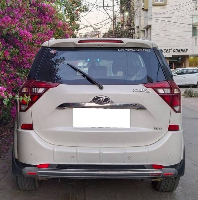https://images10.gaadi.com/usedcar_image/4539937/original/processed_65ed26ab9e94fa7da36d7410f27275f8.jpg?imwidth=6402