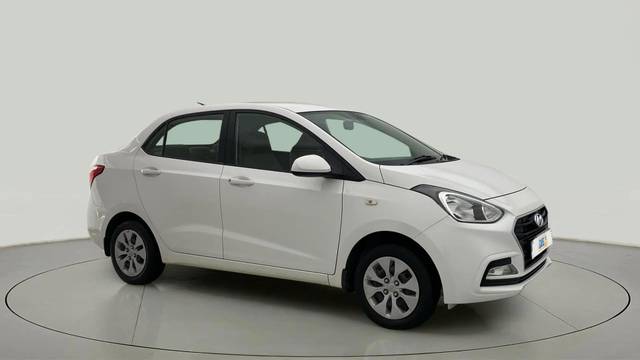https://images10.gaadi.com/usedcar_image/4539950/original/b37dd6ec842d2916ef11695fa3140705.jpg?imwidth=6400