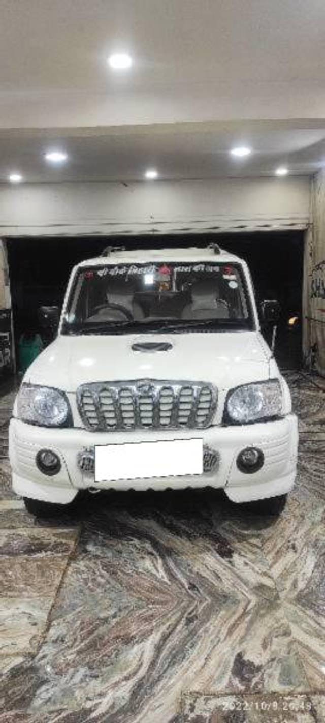 https://images10.gaadi.com/usedcar_image/4539955/original/processed_653b6ccc-7a92-440d-86f1-af749f3c207e.jpg?imwidth=6400