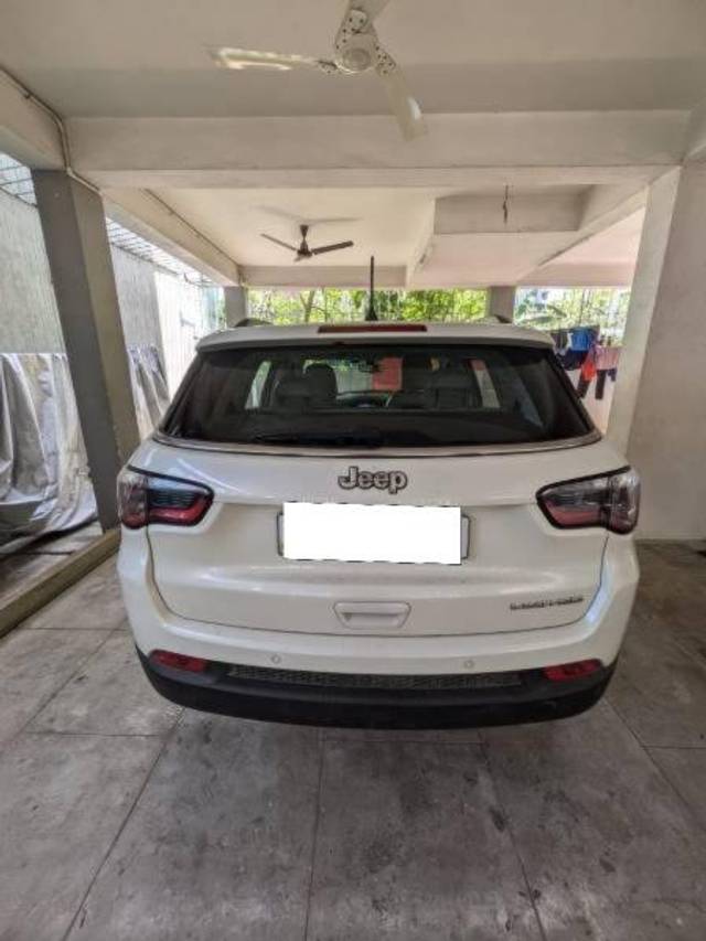 https://images10.gaadi.com/usedcar_image/4539960/original/processed_e156de02-e4a5-4bfd-8f61-a9ed832bc3cd.jpeg?imwidth=6402