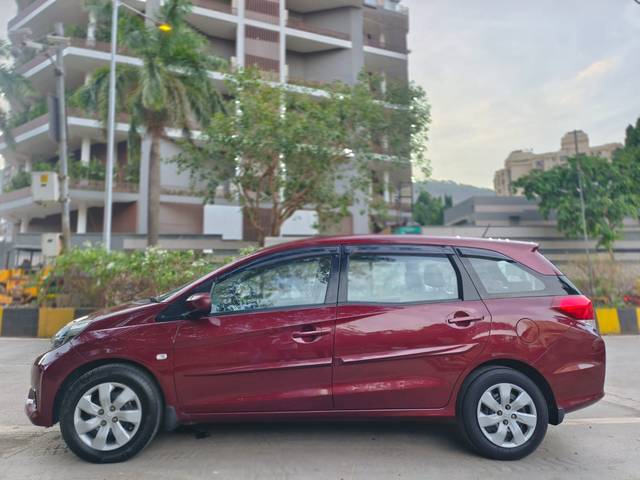 https://images10.gaadi.com/usedcar_image/4539968/original/d9b22bf638db92806e9ebbbc3a36e8f1.jpg?imwidth=6402