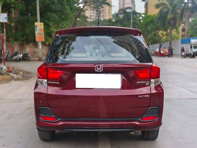 https://images10.gaadi.com/usedcar_image/4539968/original/processed_5cb5fca5c335acf374323bb5a0374ee2.jpg?imwidth=6401