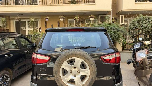 https://images10.gaadi.com/usedcar_image/4539971/original/processed_ef5da177-078e-4bd1-a184-06f560cbffd4.jpg?imwidth=6400
