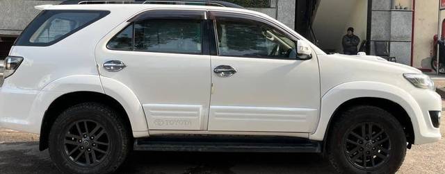 https://images10.gaadi.com/usedcar_image/4540021/original/processed_2df7eee88dc2926dc9e33911ea981821.jpg?imwidth=6401
