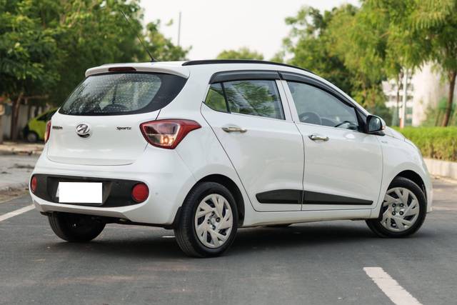 https://images10.gaadi.com/usedcar_image/4540028/original/processed_2684cf3d77487321ede8de060f5ee892.jpg?imwidth=6401