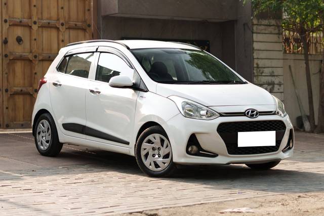 https://images10.gaadi.com/usedcar_image/4540028/original/processed_8782eec5bcdcd4b967b5ec332b7a0bd1.jpg?imwidth=6400