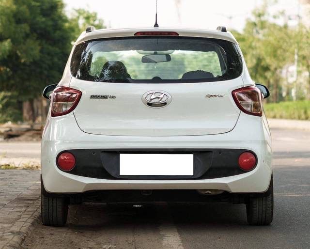 https://images10.gaadi.com/usedcar_image/4540028/original/processed_8965035d9717afa9a27b7d6933da248b.jpg?imwidth=6402