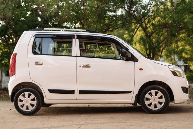 https://images10.gaadi.com/usedcar_image/4540032/original/c50ed568a3dd3075532abdf84c5888cf.jpg?imwidth=6401