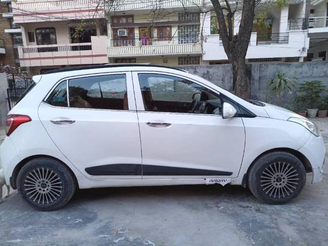 https://images10.gaadi.com/usedcar_image/4540036/original/processed_33121cc1-9934-48f4-a882-388dc8c07a91.jpg?imwidth=6401