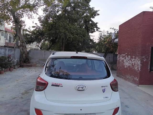 https://images10.gaadi.com/usedcar_image/4540036/original/processed_61ed34b7-f4ad-42e1-aa0a-307ed1abe15d.jpg?imwidth=6402