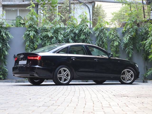 https://images10.gaadi.com/usedcar_image/4540038/original/17f6f20d2767d52bcf0d7f341088e80a.jpg?imwidth=6402