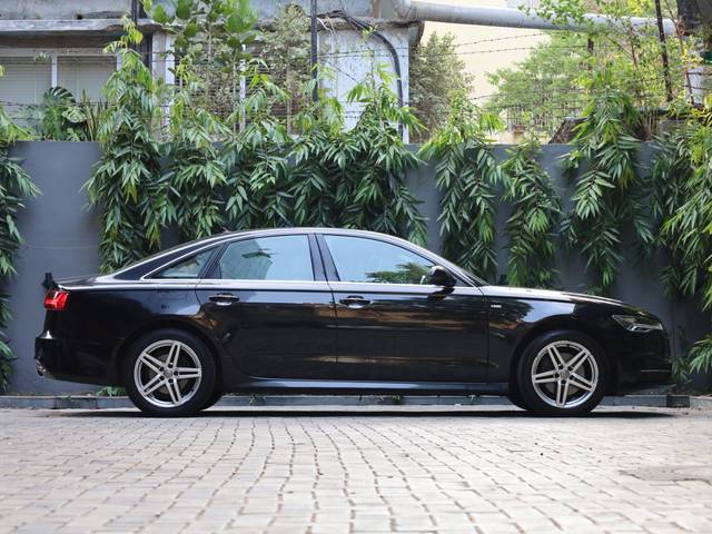 https://images10.gaadi.com/usedcar_image/4540038/original/8b4698731f9bf28204665f51ddbbe012.jpg?imwidth=6401