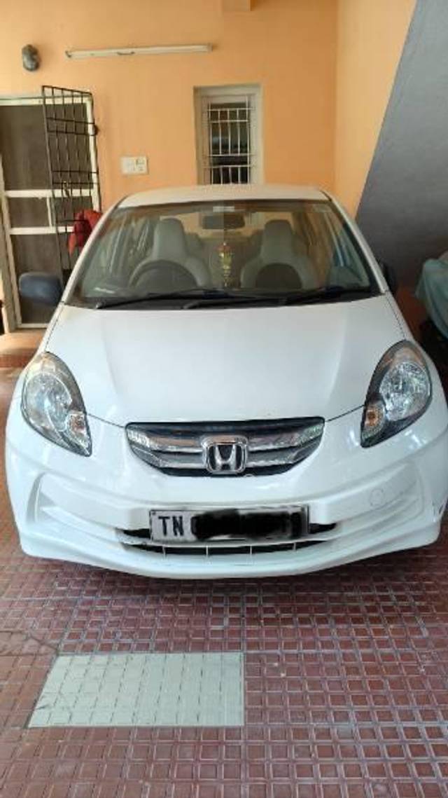 https://images10.gaadi.com/usedcar_image/4540058/original/processed_aeb8cd35-4bcf-43a7-8985-cf6431585732.jpg?imwidth=6400