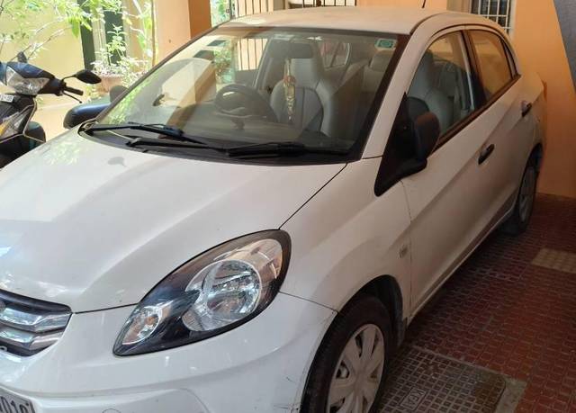 https://images10.gaadi.com/usedcar_image/4540058/original/processed_e884423d-b7ec-4243-a078-a1f718baad13.jpg?imwidth=6401