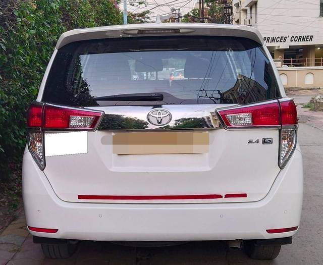 https://images10.gaadi.com/usedcar_image/4540059/original/processed_0e05b89f154fed056944bd1755c84592.jpg?imwidth=6402