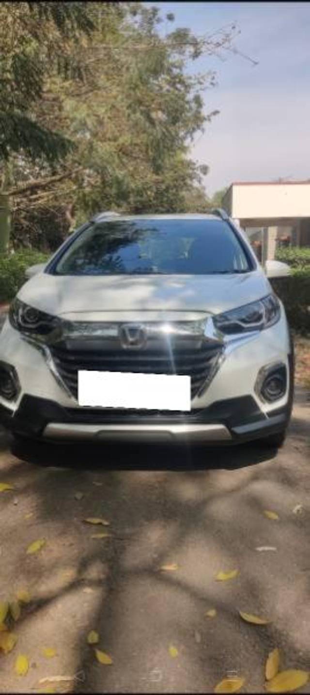 https://images10.gaadi.com/usedcar_image/4540080/original/processed_4f72fcc8-5e36-4e7f-8a9b-200a299670c1.jpg?imwidth=6400