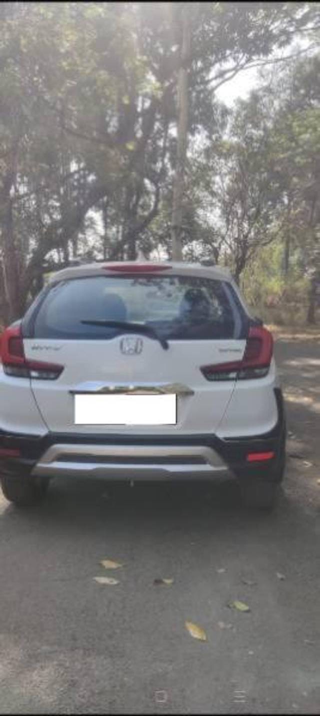 https://images10.gaadi.com/usedcar_image/4540080/original/processed_dfb3cd6d-10e2-46d5-bce7-93a1a9402095.jpg?imwidth=6401