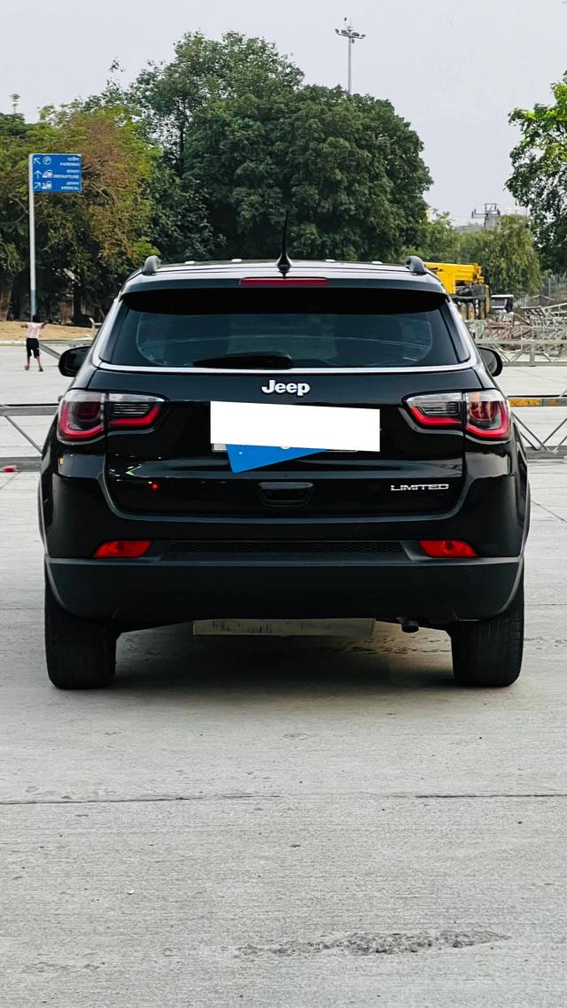 https://images10.gaadi.com/usedcar_image/4540100/original/processed_8fdfdd8d54db39b69b0fac1b85fe8db3.jpg?imwidth=6402