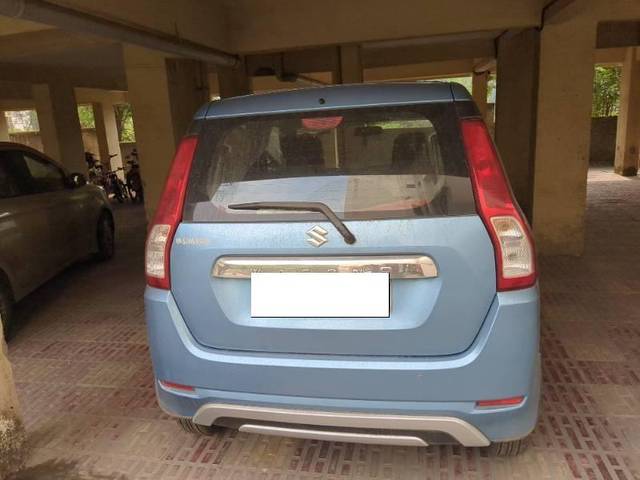 https://images10.gaadi.com/usedcar_image/4540114/original/processed_87fe6f9e-c3b9-4d8f-aedd-fcca106e8a6f.jpg?imwidth=6402