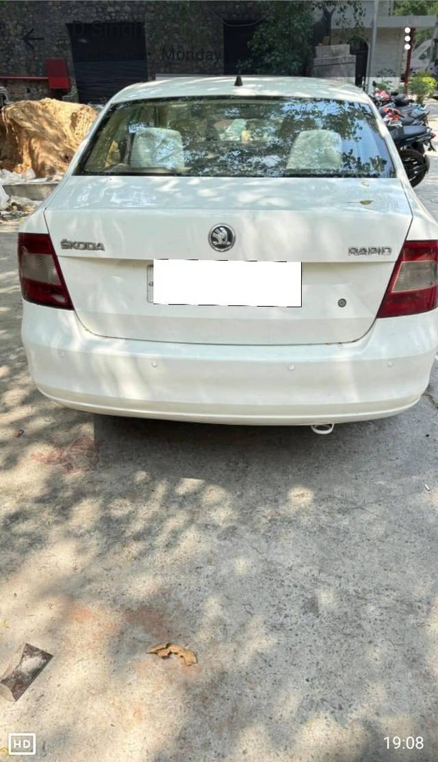 https://images10.gaadi.com/usedcar_image/4540135/original/processed_3fc2f819-edf7-453a-b2fa-a11ffe921282.jpg?imwidth=6401