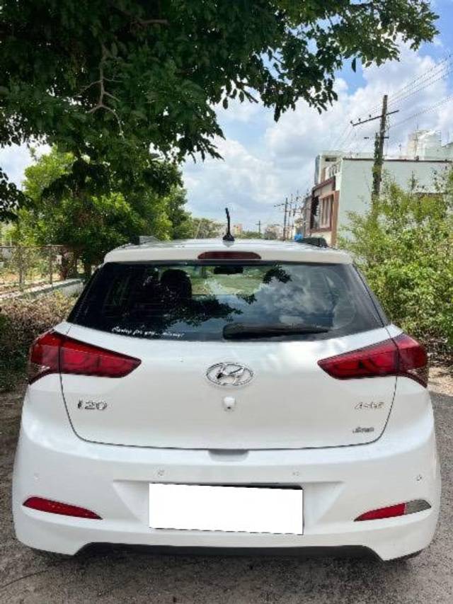 https://images10.gaadi.com/usedcar_image/4540159/original/processed_73a5fff4-7ff8-4ff0-b916-7fac452a5b7b.jpeg?imwidth=6401