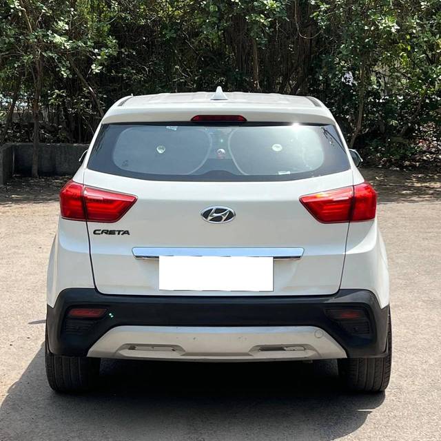 https://images10.gaadi.com/usedcar_image/4540172/original/processed_af5a14686f02cc4056f821d90faf6af0.jpg?imwidth=6402