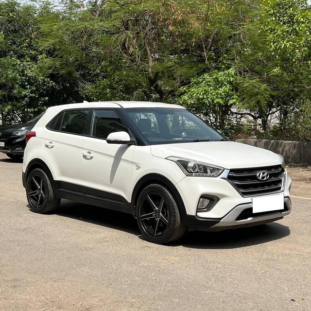https://images10.gaadi.com/usedcar_image/4540172/original/processed_fa0257cd3f8c575d22a8d7ca0c94a825.jpg?imwidth=6400