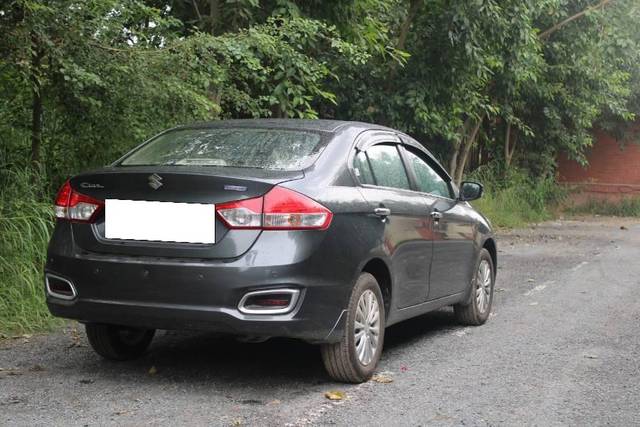 https://images10.gaadi.com/usedcar_image/4540177/original/processed_34eec847-8cc0-42fd-b17b-6725c4e7effe.JPG?imwidth=6402