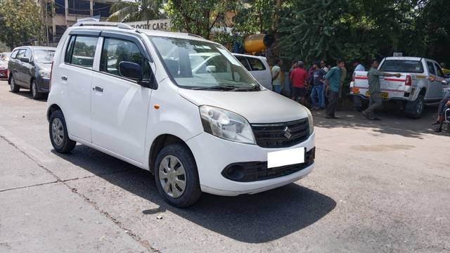 https://images10.gaadi.com/usedcar_image/4540195/original/processed_44b2a82f519d7bb133dfa0d2efcd9b6c.jpg?imwidth=6400