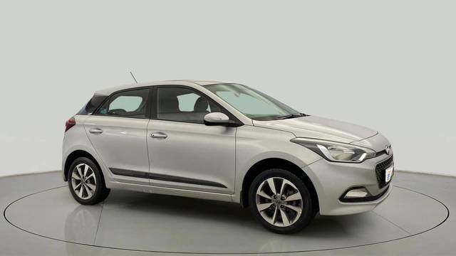 https://images10.gaadi.com/usedcar_image/4540199/original/591aca72a7c88737356c7ced4125c8c6.jpg?imwidth=6400