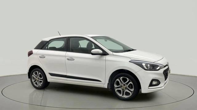https://images10.gaadi.com/usedcar_image/4540203/original/e62e8b189da6048049769f63eca5f5ea.jpg?imwidth=6400
