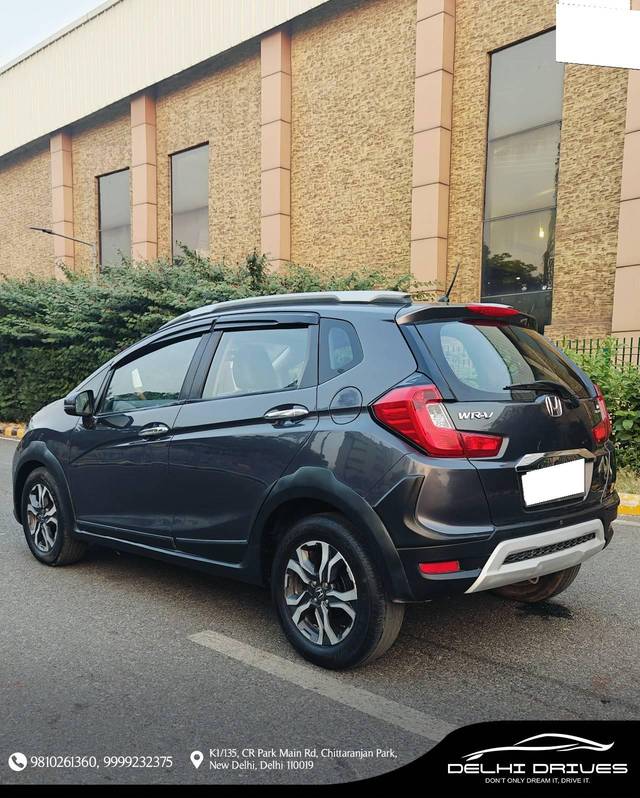 https://images10.gaadi.com/usedcar_image/4540208/original/processed_2871b946869cb88152801b58c8ef42fe.jpeg?imwidth=6401