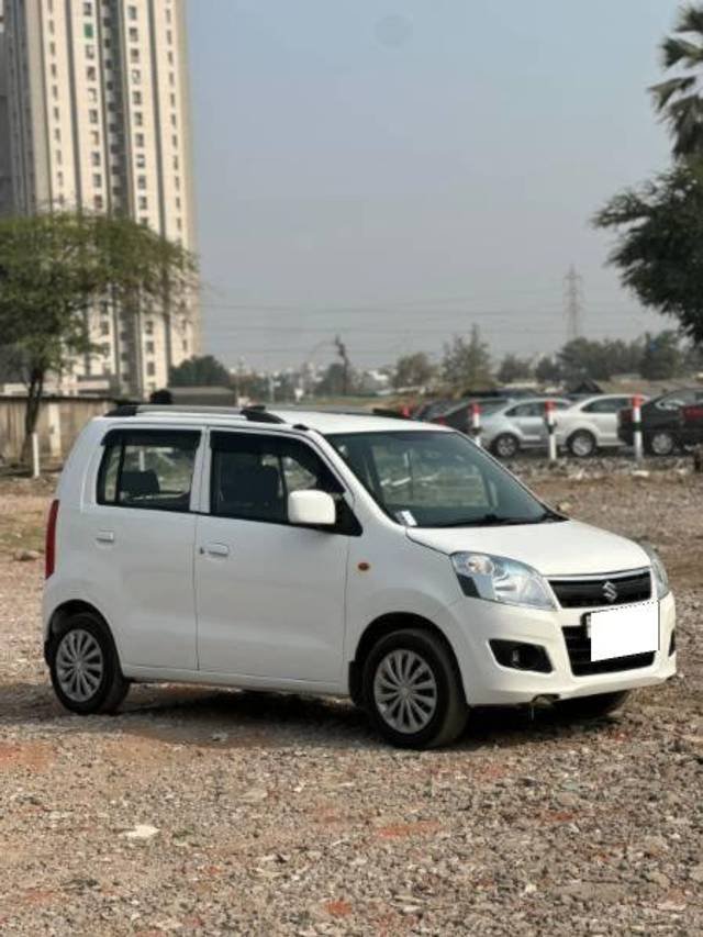 https://images10.gaadi.com/usedcar_image/4540224/original/processed_587b28b8-3da5-4acc-aa1e-120f66d1329f.jpg?imwidth=6400