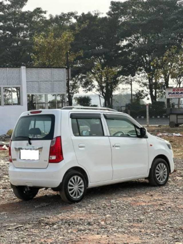 https://images10.gaadi.com/usedcar_image/4540224/original/processed_e61cf3df-9034-4d38-86d3-e2e1a09e0684.jpg?imwidth=6401