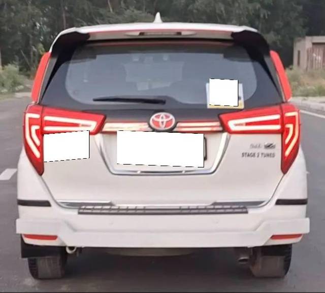 https://images10.gaadi.com/usedcar_image/4540230/original/processed_e4563bef-6cad-4cbd-bf63-be29da0d4927.jpg?imwidth=6401