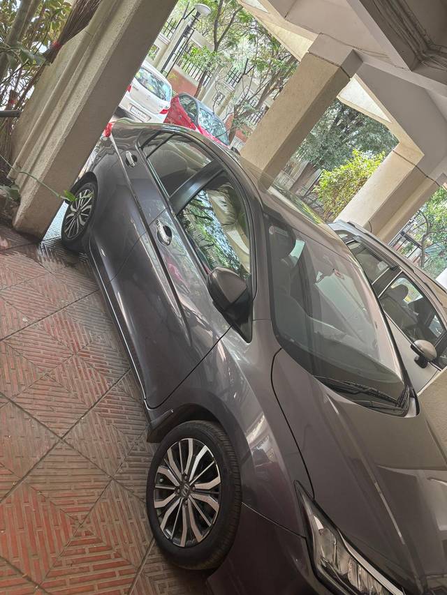 https://images10.gaadi.com/usedcar_image/4540277/original/962b31cc-0e25-4678-a132-365254bf763b.jpg?imwidth=6402