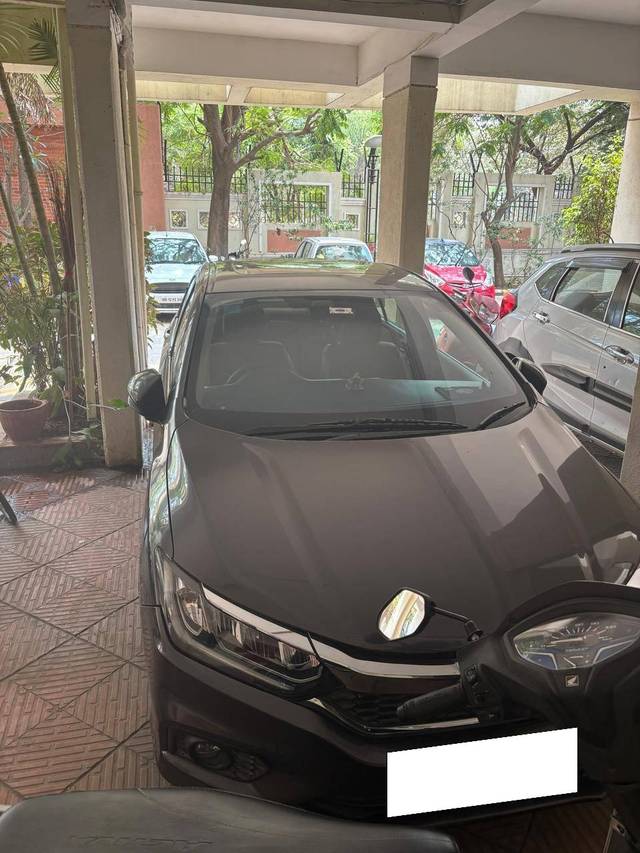 https://images10.gaadi.com/usedcar_image/4540277/original/processed_e9385349-8526-40ca-9061-32c61204dfc7.jpg?imwidth=6401
