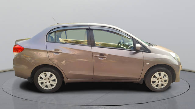 https://images10.gaadi.com/usedcar_image/4540302/original/6b8d34e35209c32a990a259034714e63.jpeg?imwidth=6401
