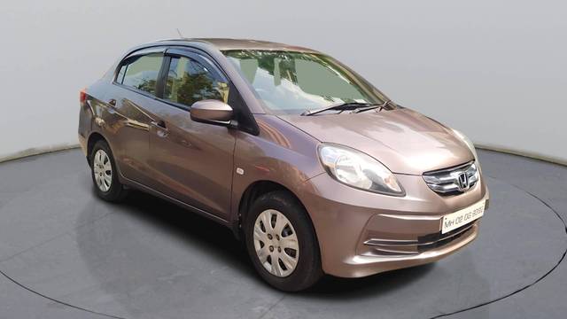 https://images10.gaadi.com/usedcar_image/4540302/original/processed_63b9e7fe70a927074075cb6bb62f60e0.jpeg?imwidth=6400