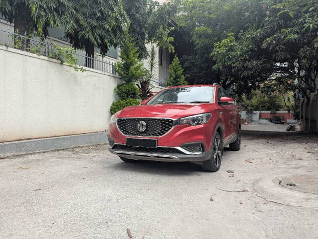 https://images10.gaadi.com/usedcar_image/4540316/original/processed_ad92b5e1-3fe4-4b72-8534-4ded8f087919.png?imwidth=6402