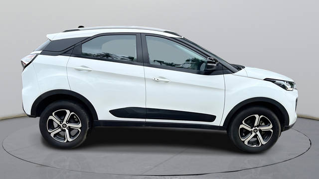 https://images10.gaadi.com/usedcar_image/4540320/original/27b42075ed41a67fcd3f12a6a006f3ef.jpeg?imwidth=6401