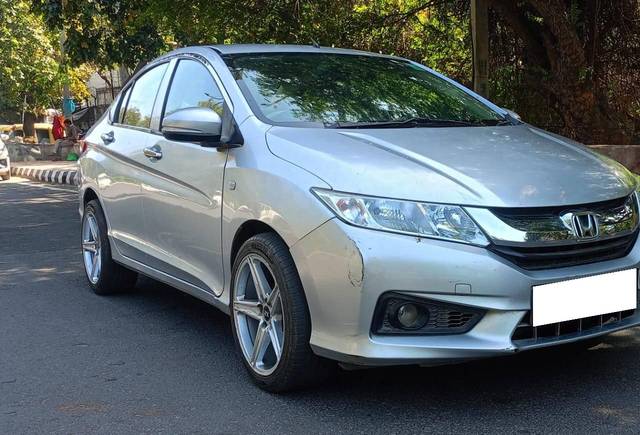 https://images10.gaadi.com/usedcar_image/4540330/original/processed_4b53f77aebabb44a29fe2ff2c9c713c8.jpg?imwidth=6400