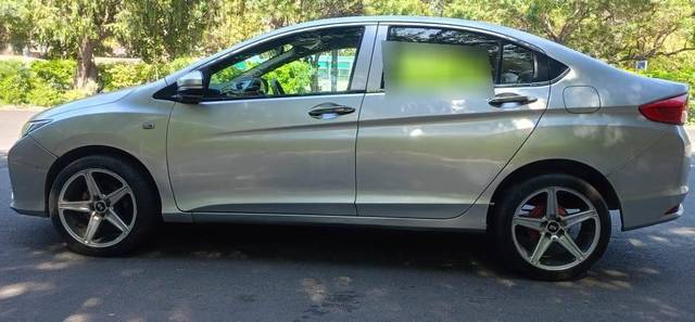 https://images10.gaadi.com/usedcar_image/4540330/original/processed_dee9bfcd459965316973ae4157364940.jpg?imwidth=6402