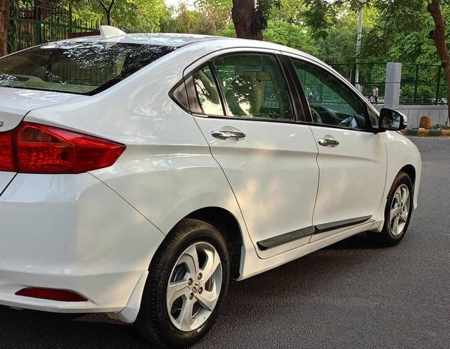 https://images10.gaadi.com/usedcar_image/4540335/original/processed_0a54762a43e91f691a1bb63fb21f7c73.jpg?imwidth=6401