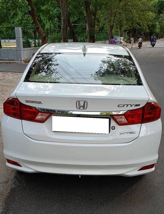 https://images10.gaadi.com/usedcar_image/4540335/original/processed_3a45850a7db9b37ea7910b52210ee840.jpg?imwidth=6402